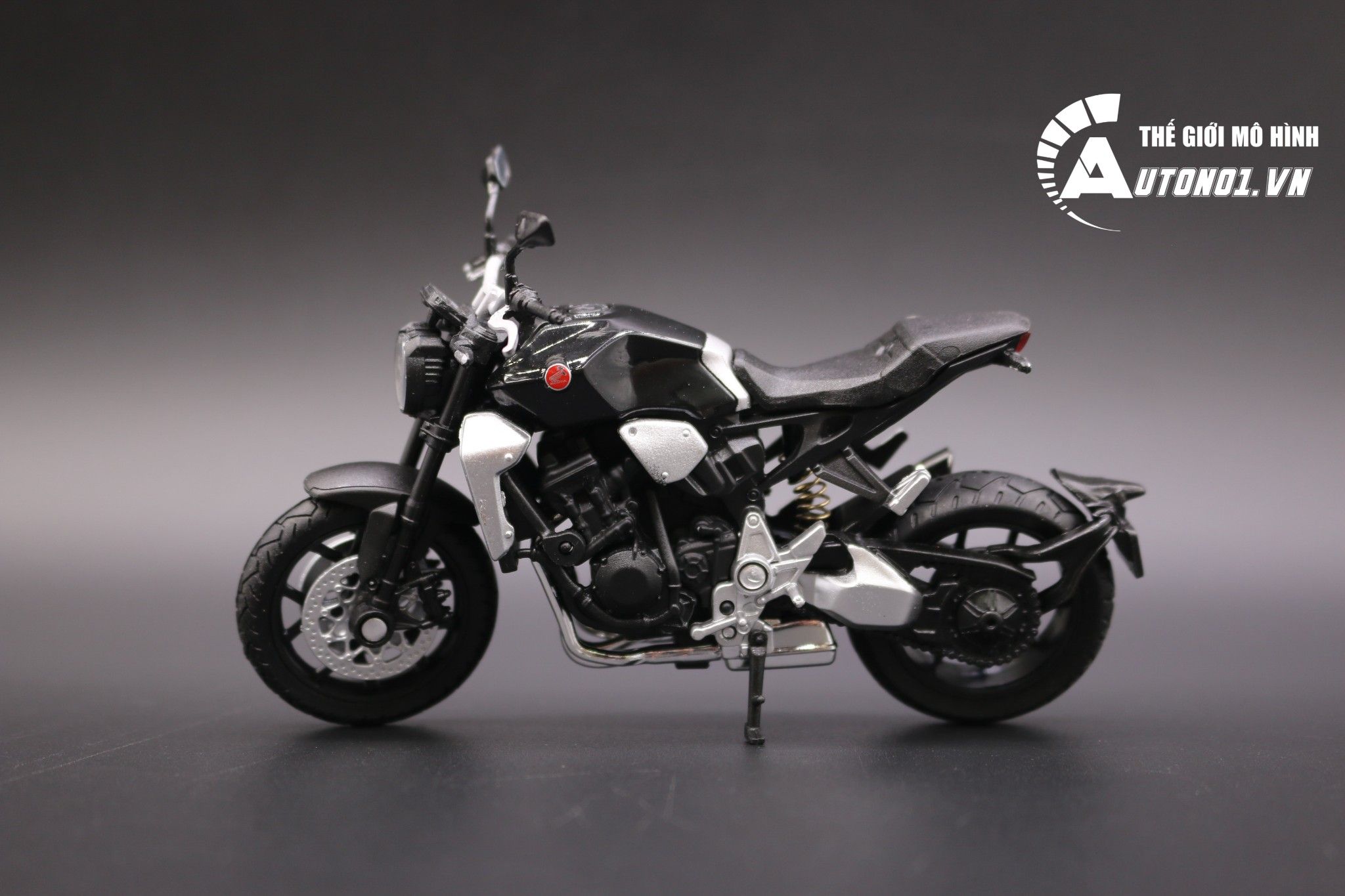  Mô hình xe Honda CB1000R 2018 black 1:18 Welly 6564 