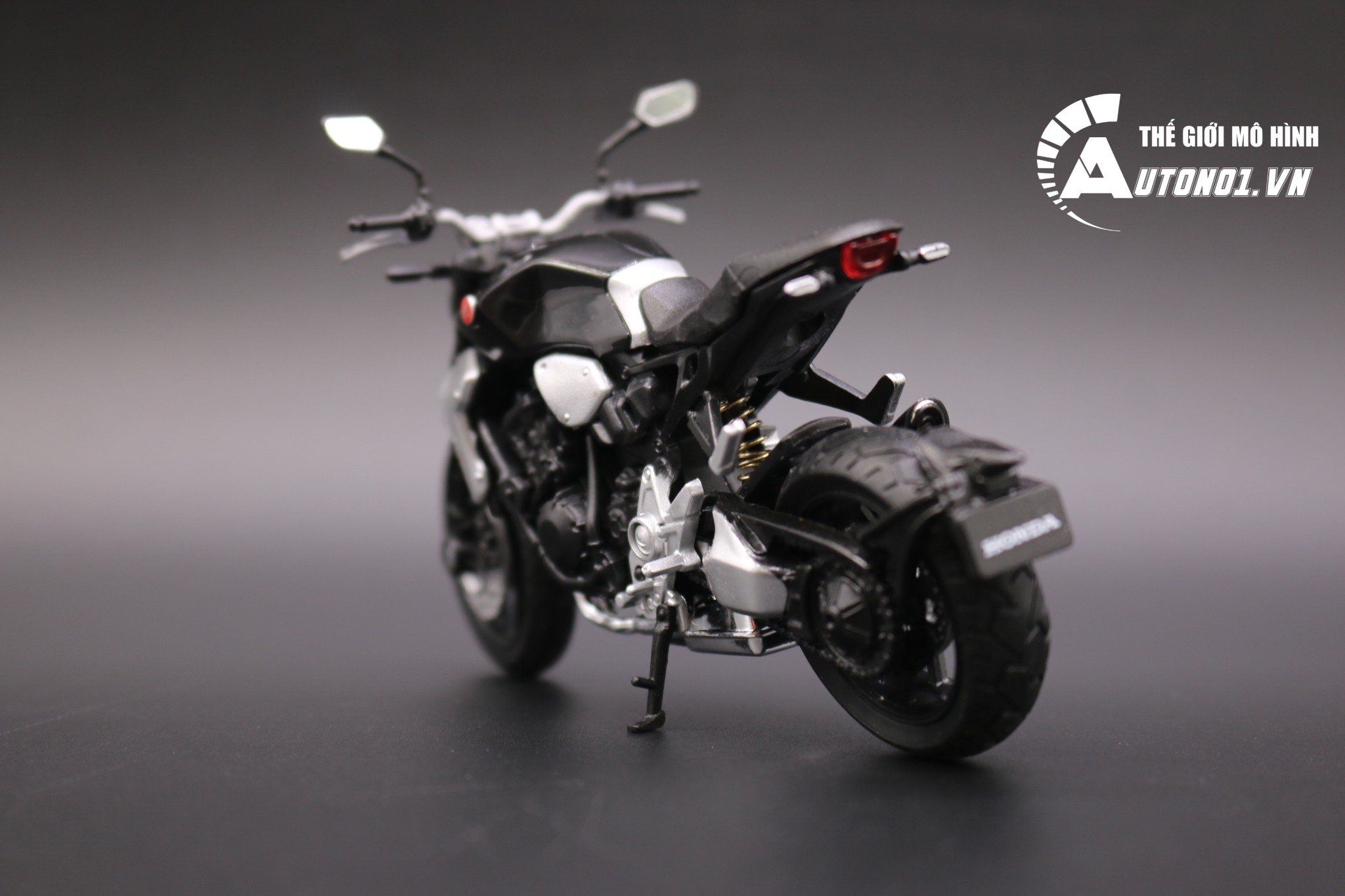  Mô hình xe Honda CB1000R 2018 black 1:18 Welly 6564 