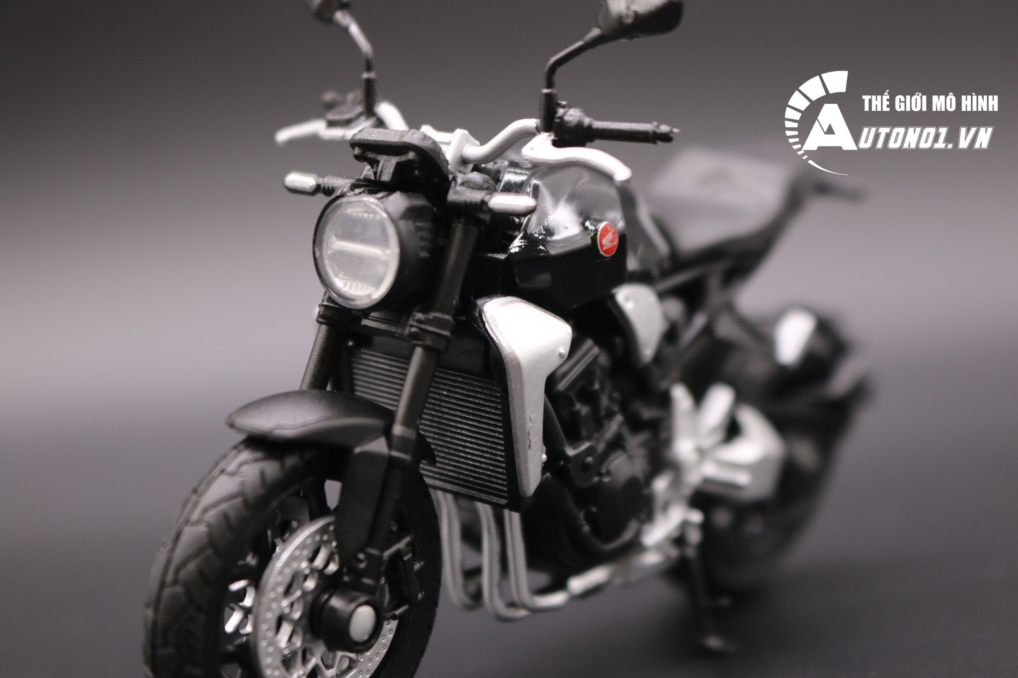  Mô hình xe Honda CB1000R 2018 black 1:18 Welly 6564 