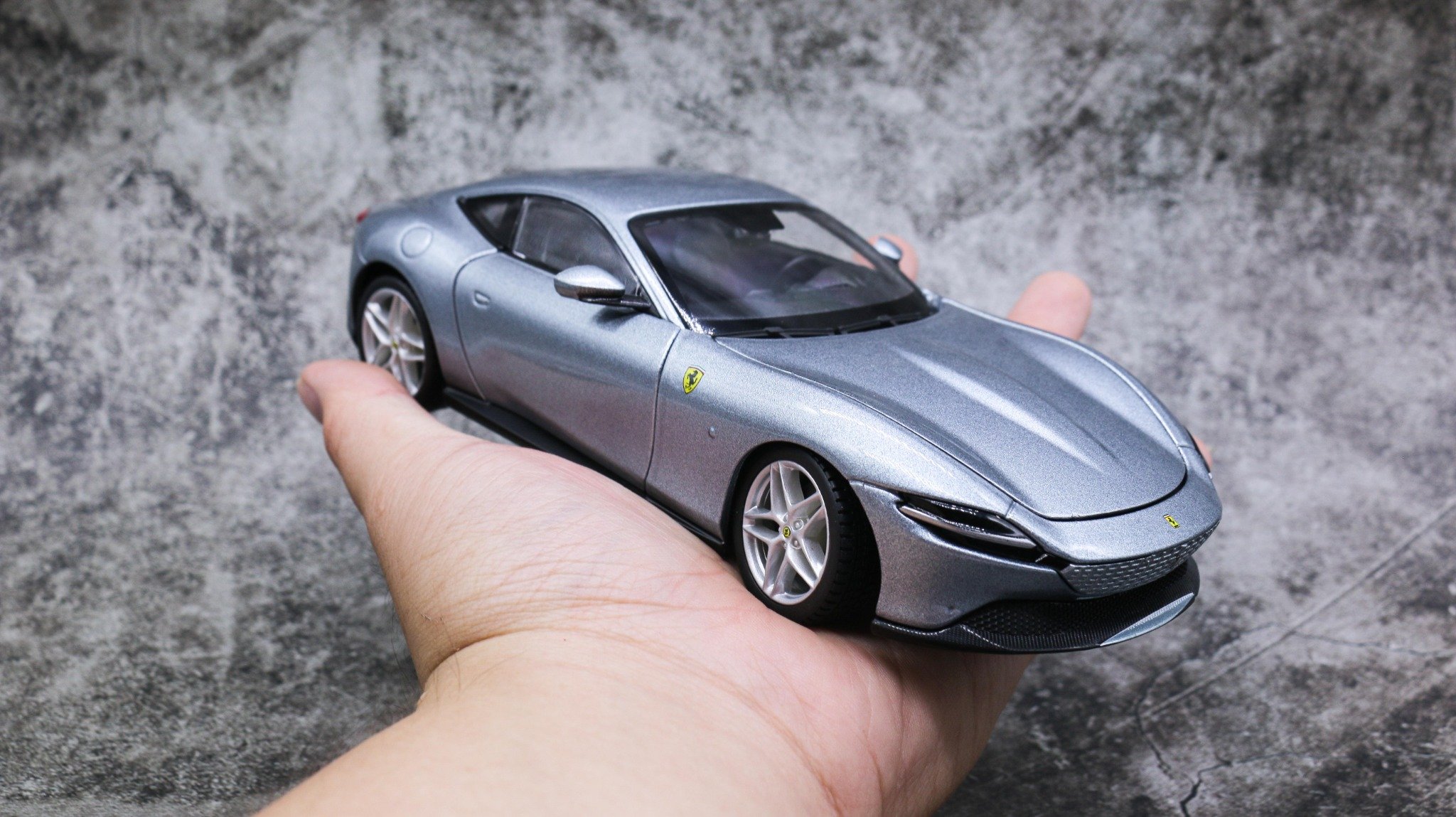  Mô hình xe Ferrari Roma Silver đánh lái được full open 1:24 Bburago OT618 