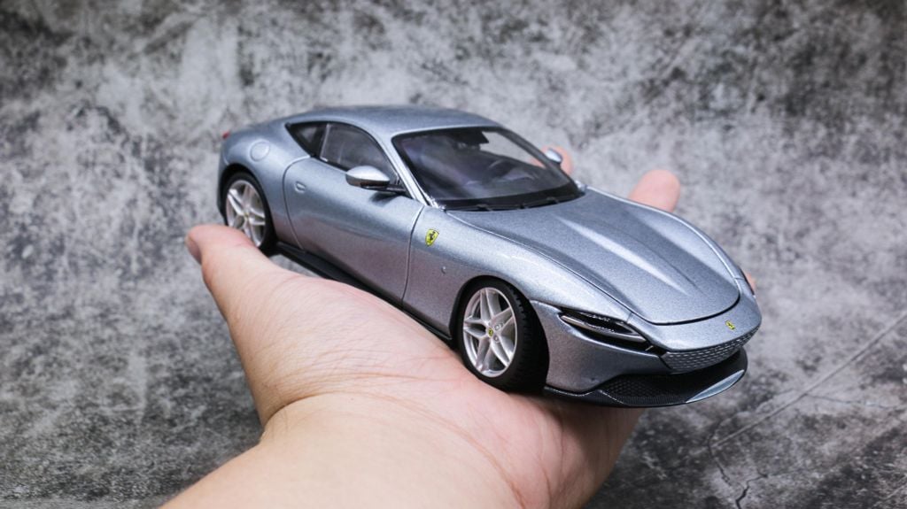 MÔ HÌNH XE FERRARI ROMA BẢN FULL OPEN, FULL KÍNH 1:24 BBURAGO 7926