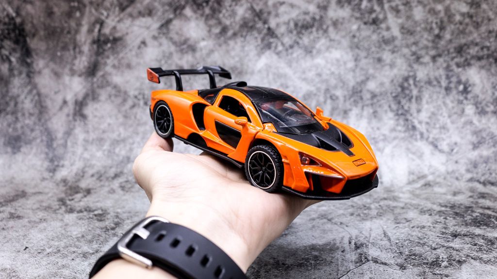 MÔ HÌNH XE MCLAREN SENNA ORANGE 1:32 NEWAO 7000