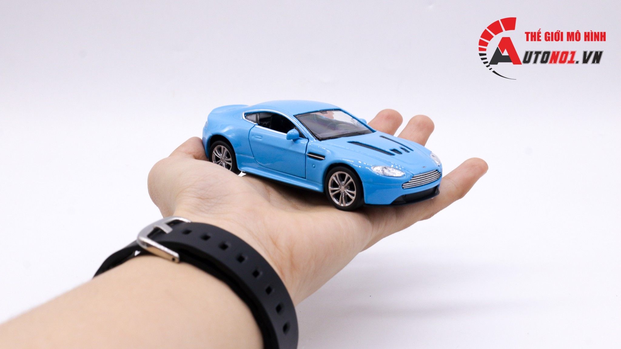  Mô hình xe Aston Martin V12 Vantage Baby Blue 1:36 Welly 7510 