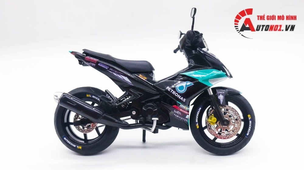 Mô hình xe Yamaha Exciter y15zr độ tem Petronas thay bánh tỉ lệ 1:12 D237A