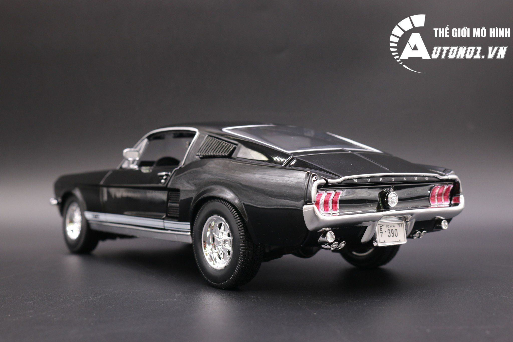  Mô hình xe Ford Mustang Gta Fastback 1967 1:18 Maisto 6652 