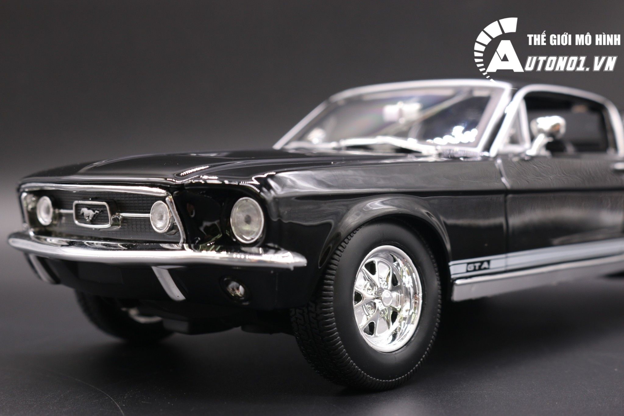  Mô hình xe Ford Mustang Gta Fastback 1967 1:18 Maisto 6652 