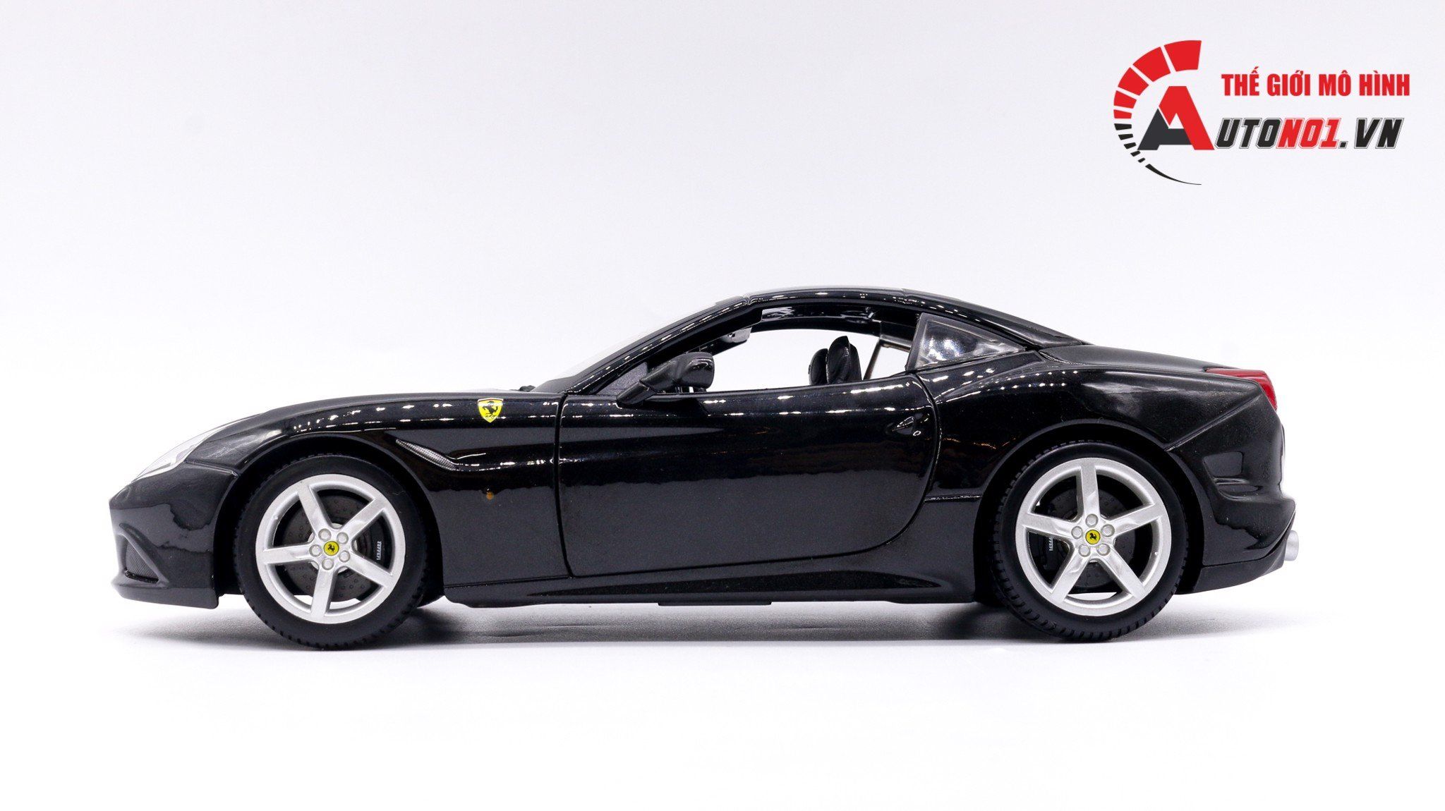  Xe mô hình Ferrari California T Closed Top Black 1:18 Bburago 3070 