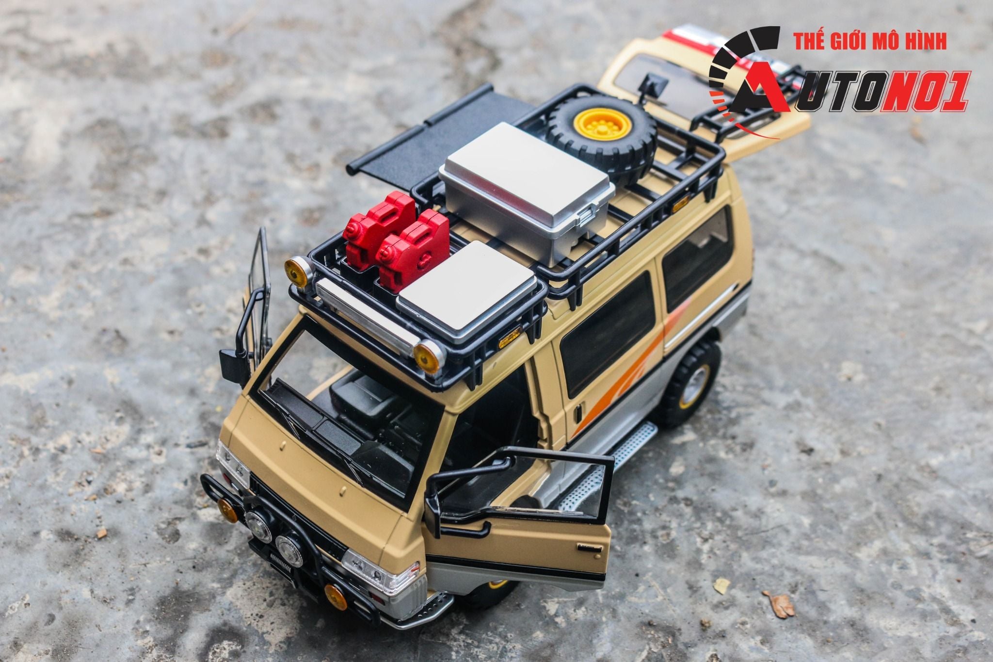  Mô hình xe Mitsubishi Delica Van Guide Offroad full open - có phụ kiện tỉ lệ 1:24 Chimei Model OT24052 