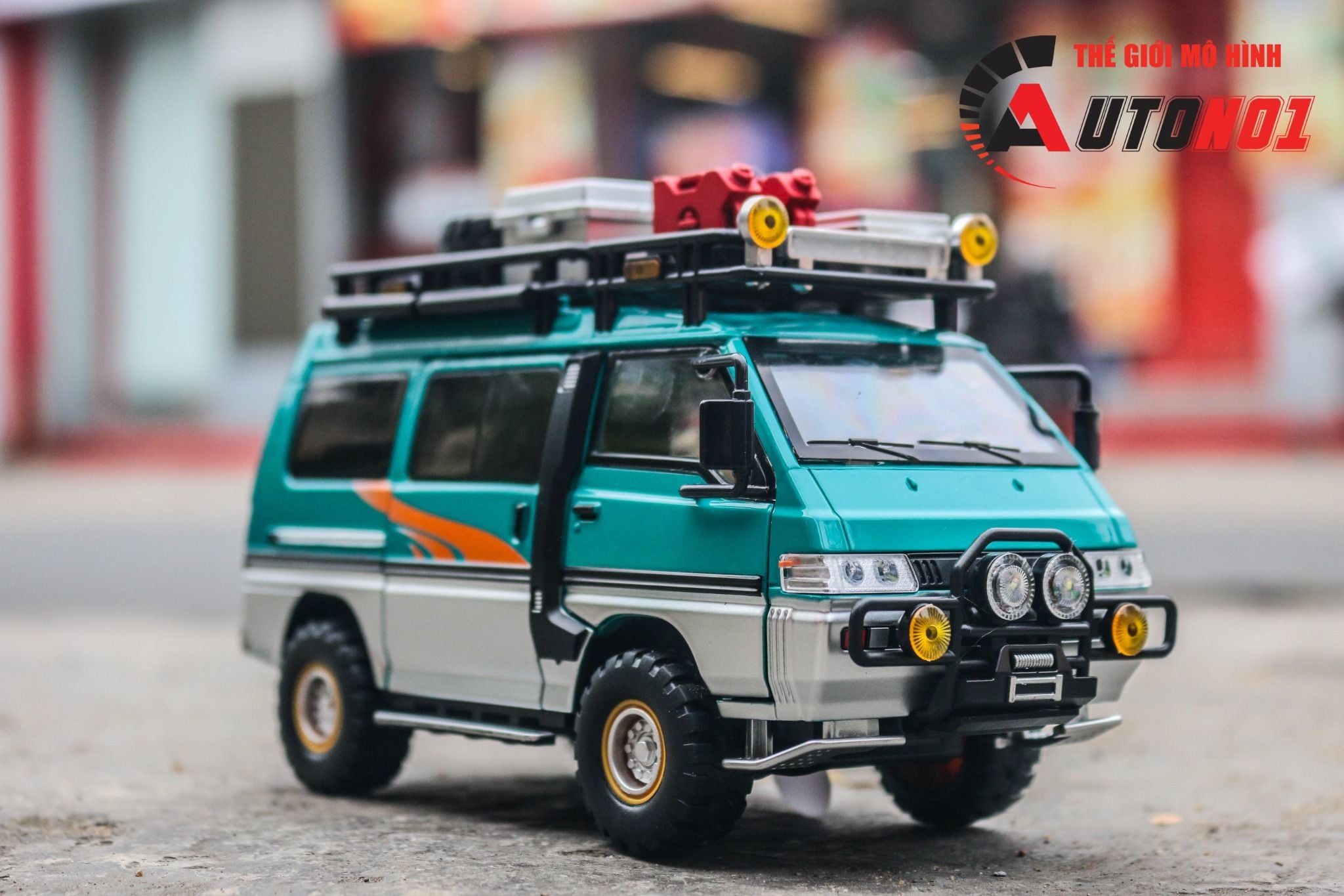  Mô hình xe Mitsubishi Delica Van Guide Offroad full open - có phụ kiện tỉ lệ 1:24 Chimei Model OT24052 