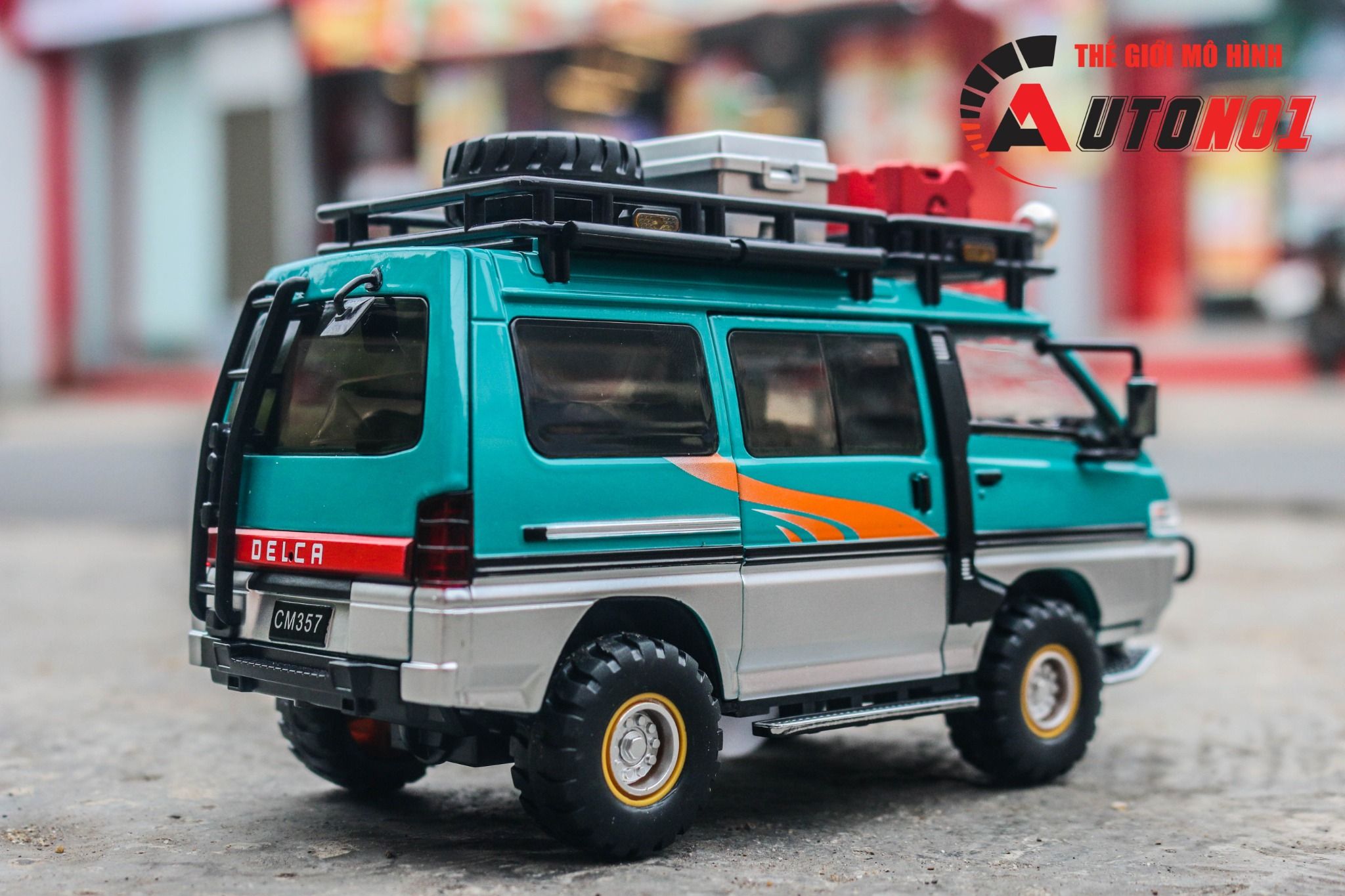  Mô hình xe Mitsubishi Delica Van Guide Offroad full open - có phụ kiện tỉ lệ 1:24 Chimei Model OT24052 