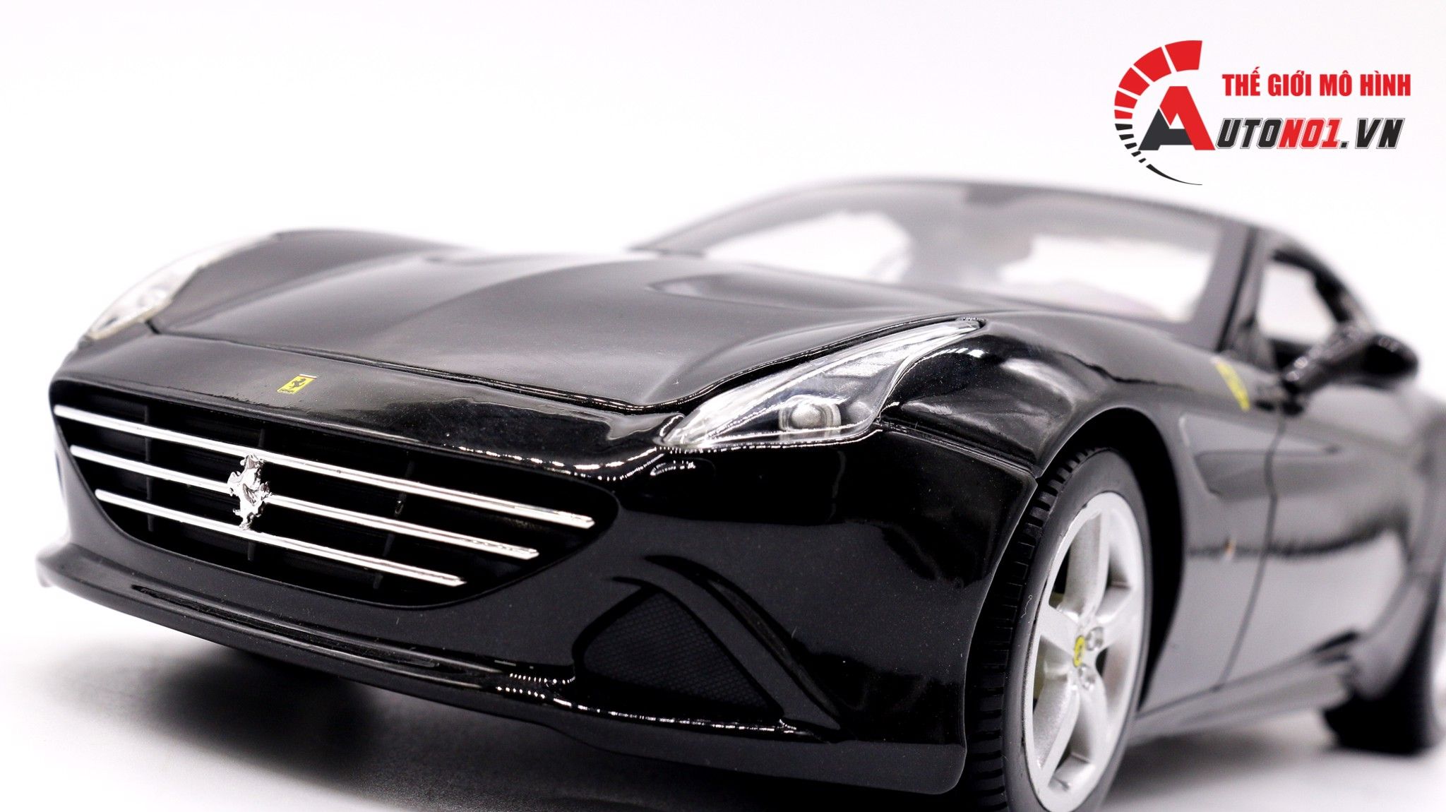  Xe mô hình Ferrari California T Closed Top Black 1:18 Bburago 3070 