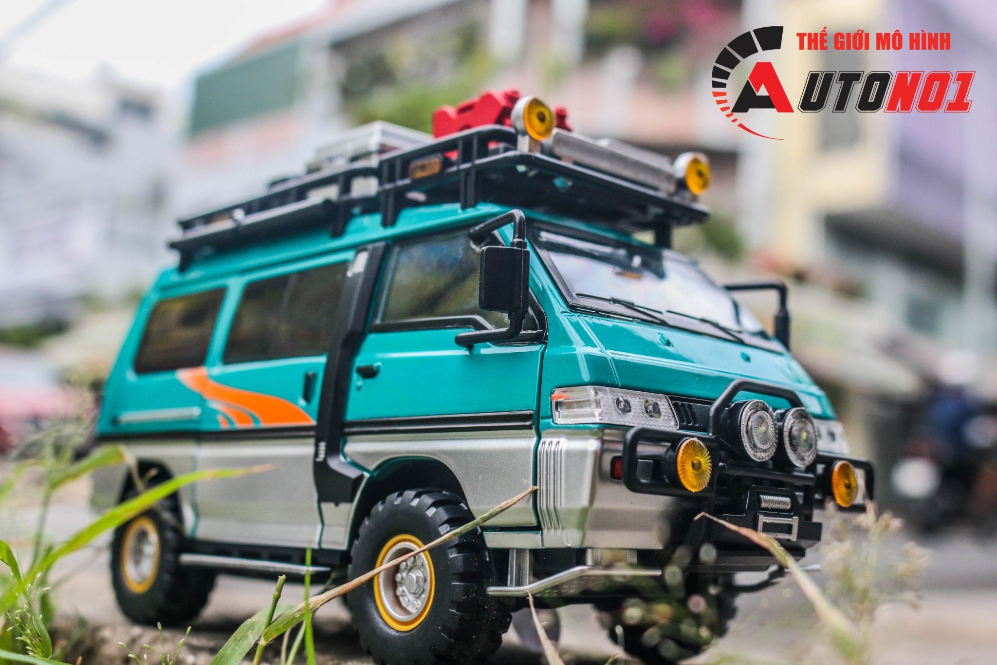  Mô hình xe Mitsubishi Delica Van Guide Offroad full open - có phụ kiện tỉ lệ 1:24 Chimei Model OT24052 