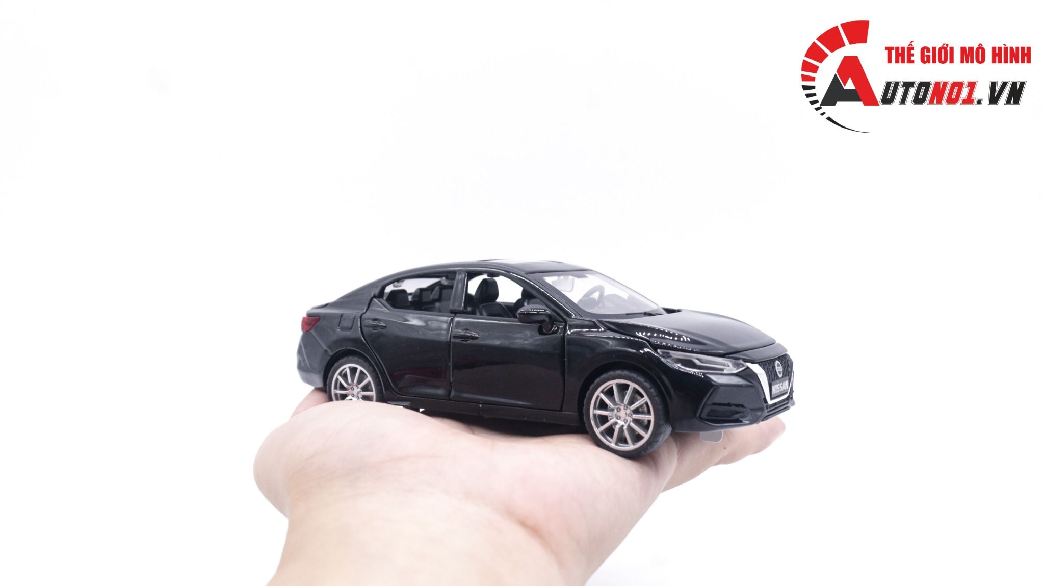  Mô hình xe Nissan Sylphy có đế hộp mica 1:32 Alloy Model OT124 