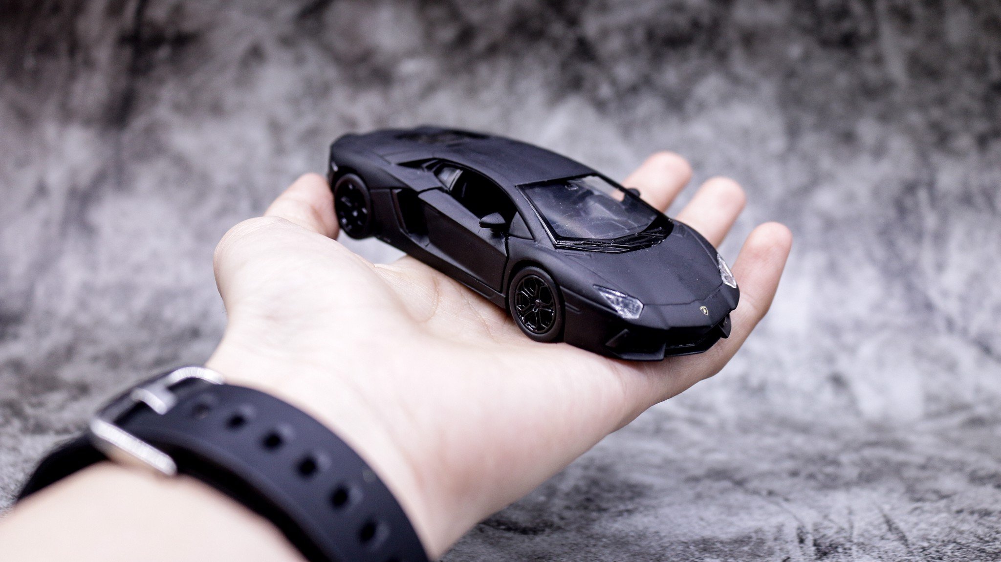 MÔ HÌNH LAMBORGHINI AVENTADOR 700-4 BLACK 1:36 WELLY 4740