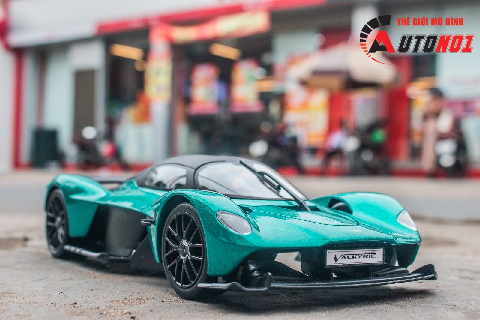  Mô hình xe Aston Martin Valkyrie 2022 Green 1:18 Maisto 31465 GN OT18021 