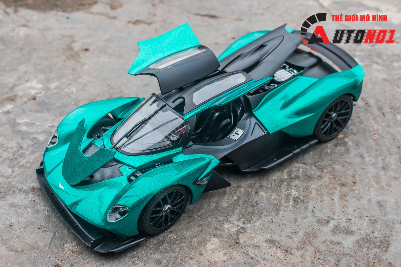  Mô hình xe Aston Martin Valkyrie 2022 Green 1:18 Maisto 31465 GN OT18021 