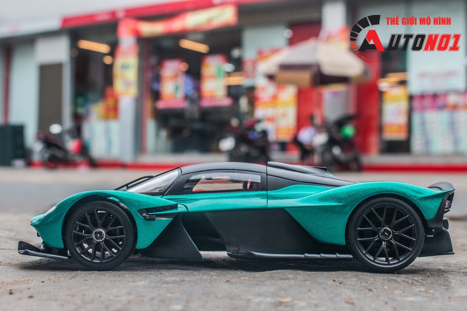  Mô hình xe Aston Martin Valkyrie 2022 Green 1:18 Maisto 31465 GN OT18021 
