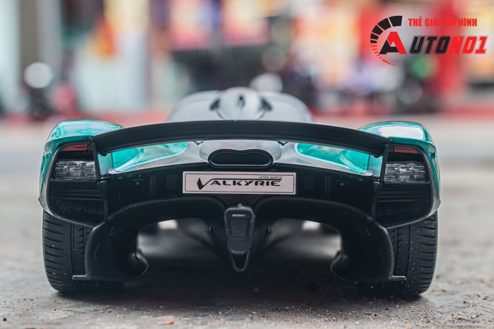  Mô hình xe Aston Martin Valkyrie 2022 Green 1:18 Maisto 31465 GN OT18021 