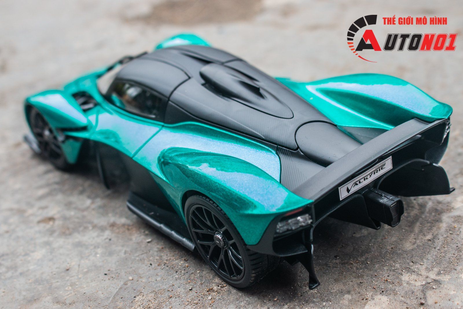  Mô hình xe Aston Martin Valkyrie 2022 Green 1:18 Maisto 31465 GN OT18021 