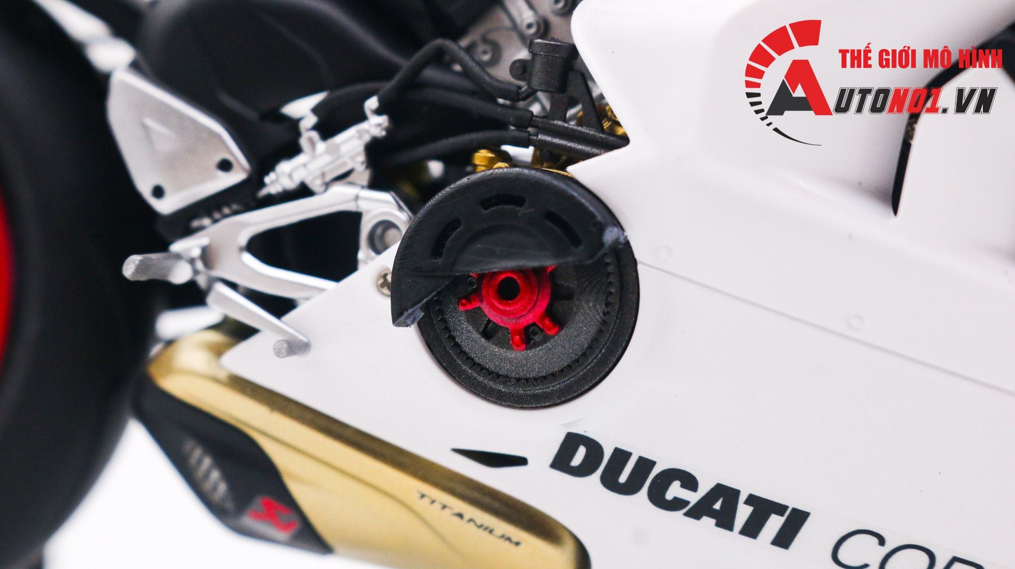  Mô hình xe cao cấp Ducati Superleggera V4 độ nồi khô white tỉ lệ 1:12 Tamiya D234D 