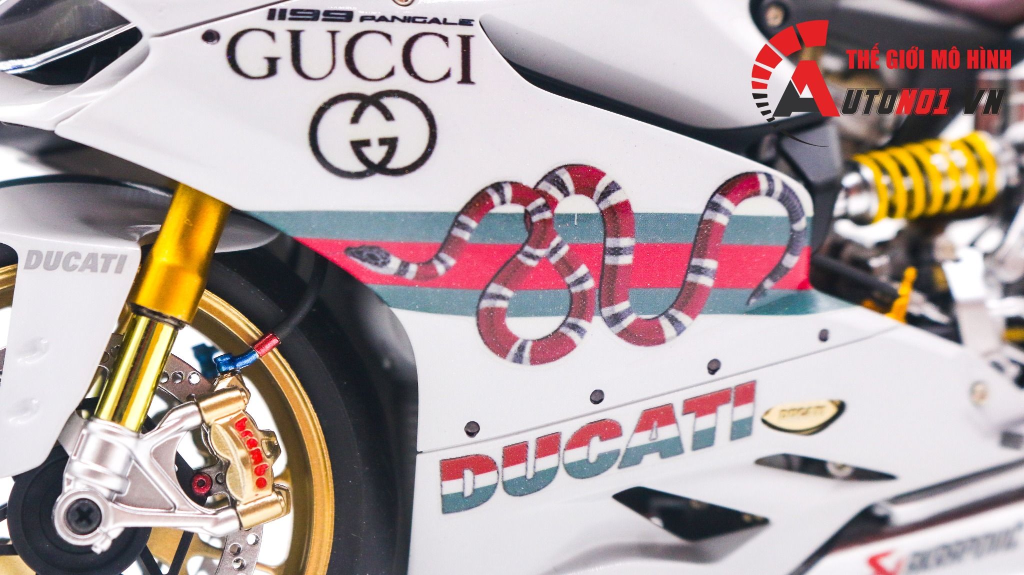  Mô hình xe cao cấp Ducati 1199 Panigale Gucci Nồi Khô 1:12 Tamiya D227H 