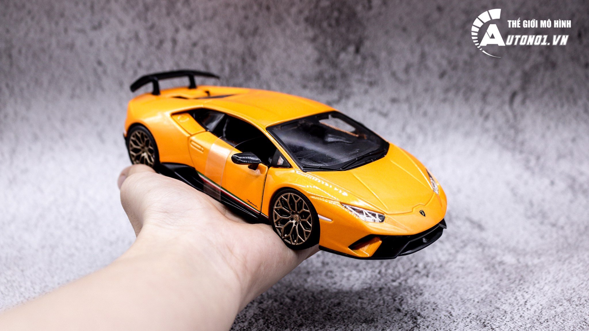 MÔ HÌNH LAMBORGHINI HURACAN PERFORMANTE ORANGE 1:24 BBURAGO 5725