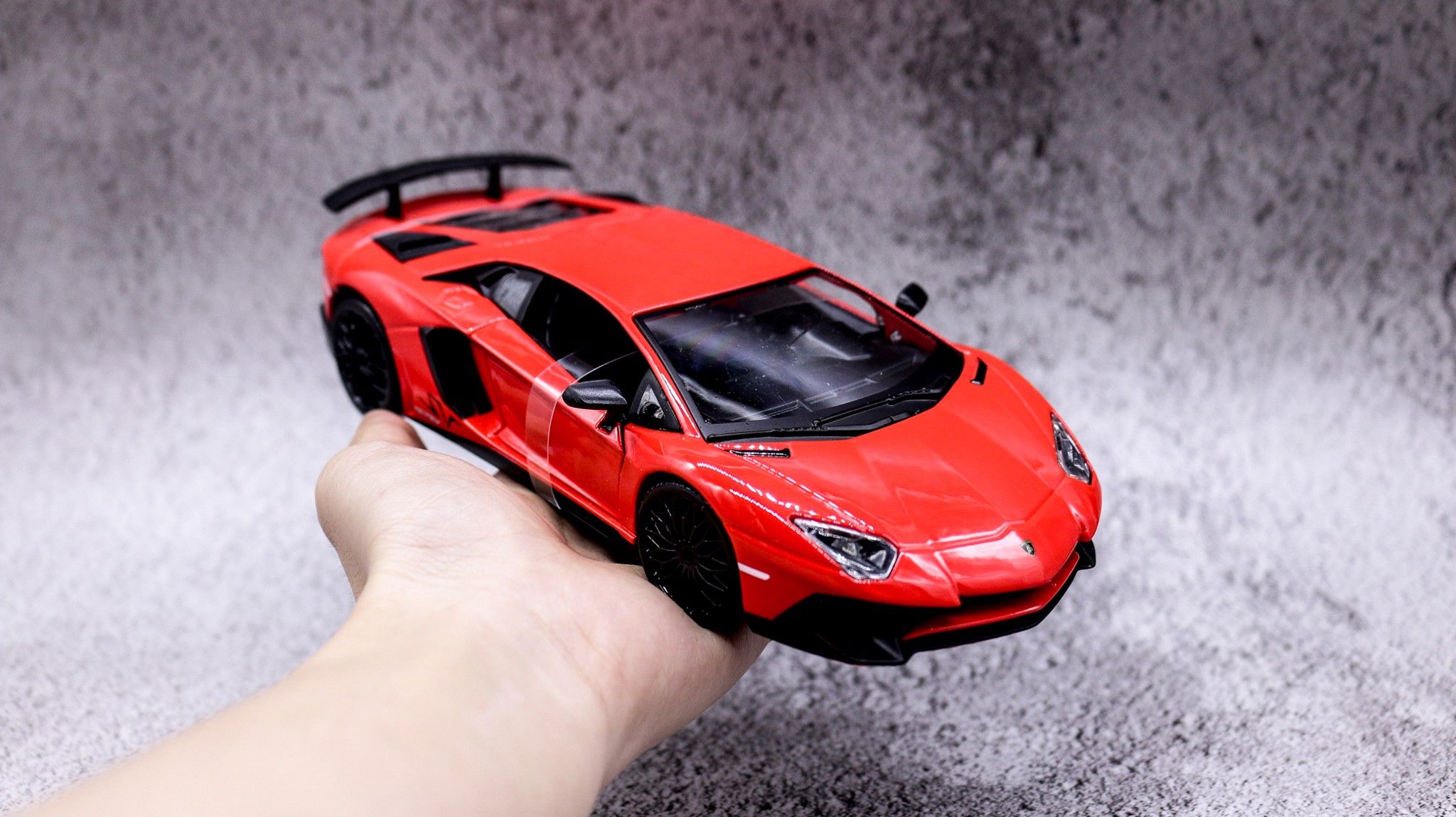  Mô hình Lamborghini Aventador Lp 750-4 Sv Plus đánh lái được 1:24 Bburago 3667 