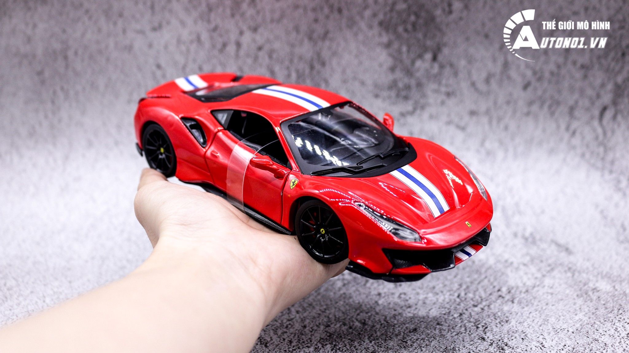  Mô hình xe Ferrari 488 Pista Red đánh lái được phiên bản có đế 1:24 Bburago 5836 