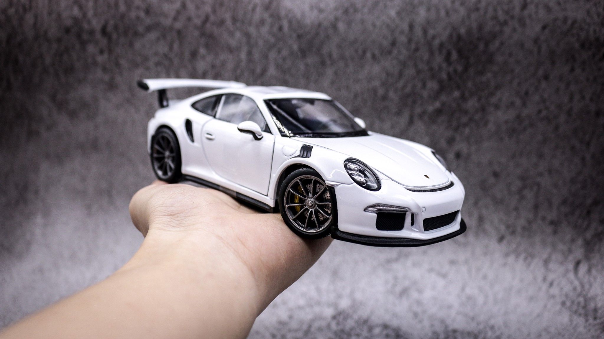  Mô hình xe Porsche 911 GT3 RS 2016 mở được hai cửa,capo trước, đánh lái được 1:24 Welly 5386 