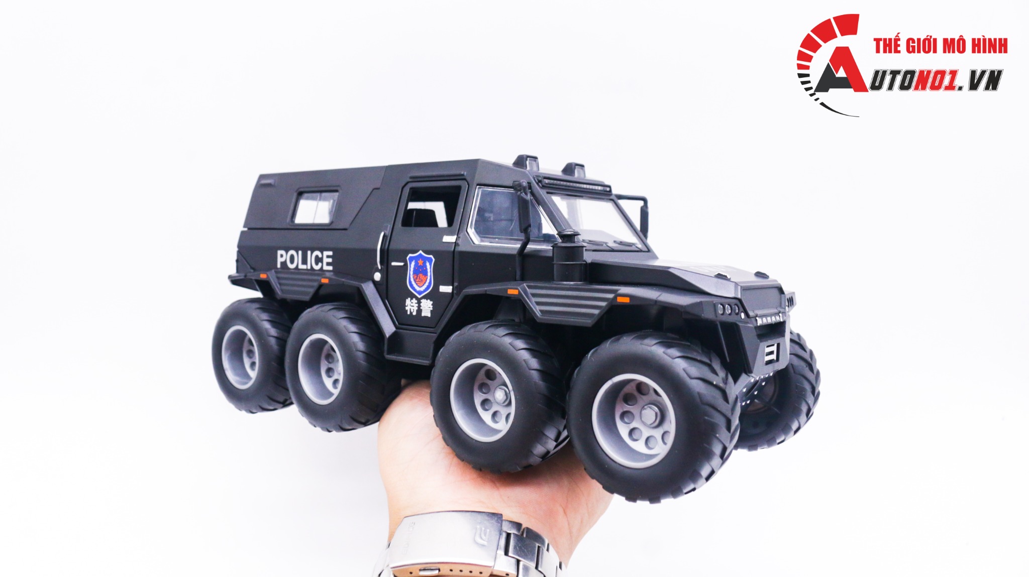  Mô hình xe cảnh sát địa hình lội nước Shaman 8x8 Police 1:24 Miniauto OT135 