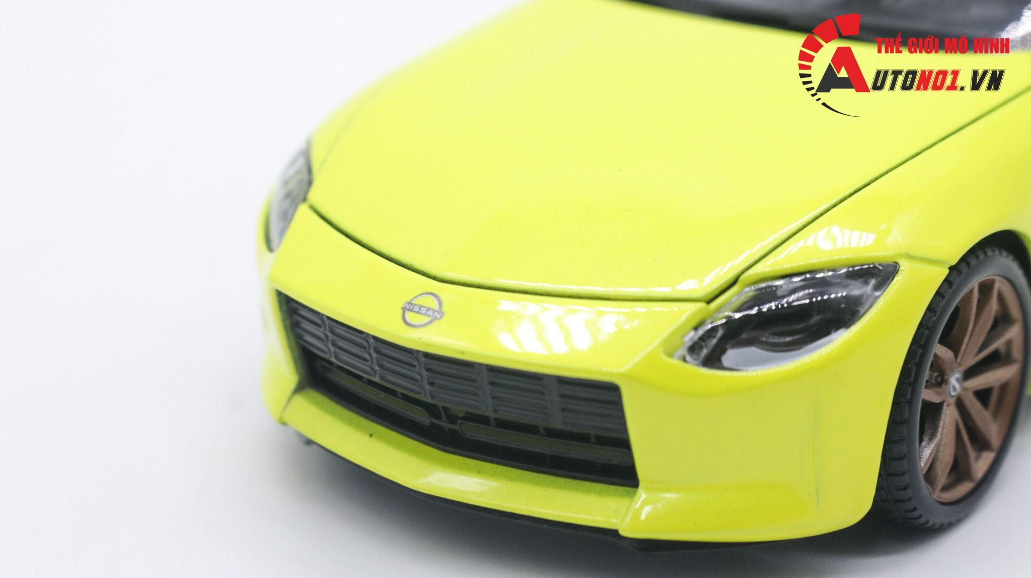  Mô hình xe ô tô Nissan Z 2023 Yellow tỉ lệ 1:24 Maisto OT150 