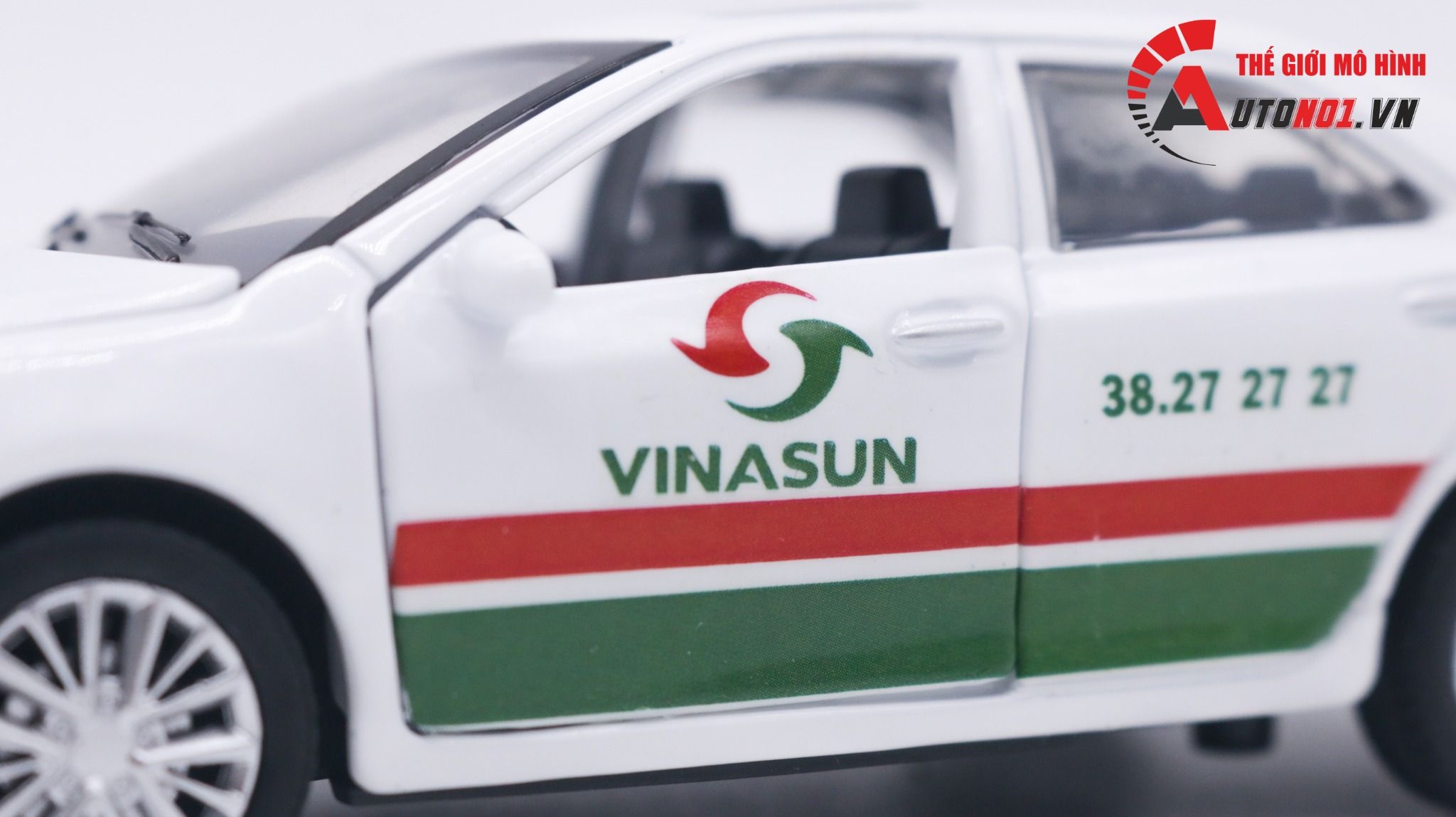  Mô hình xe độ dịch vụ taxi Vinasun Toyota Camry 1:32 Alloy Autono1 OT156 