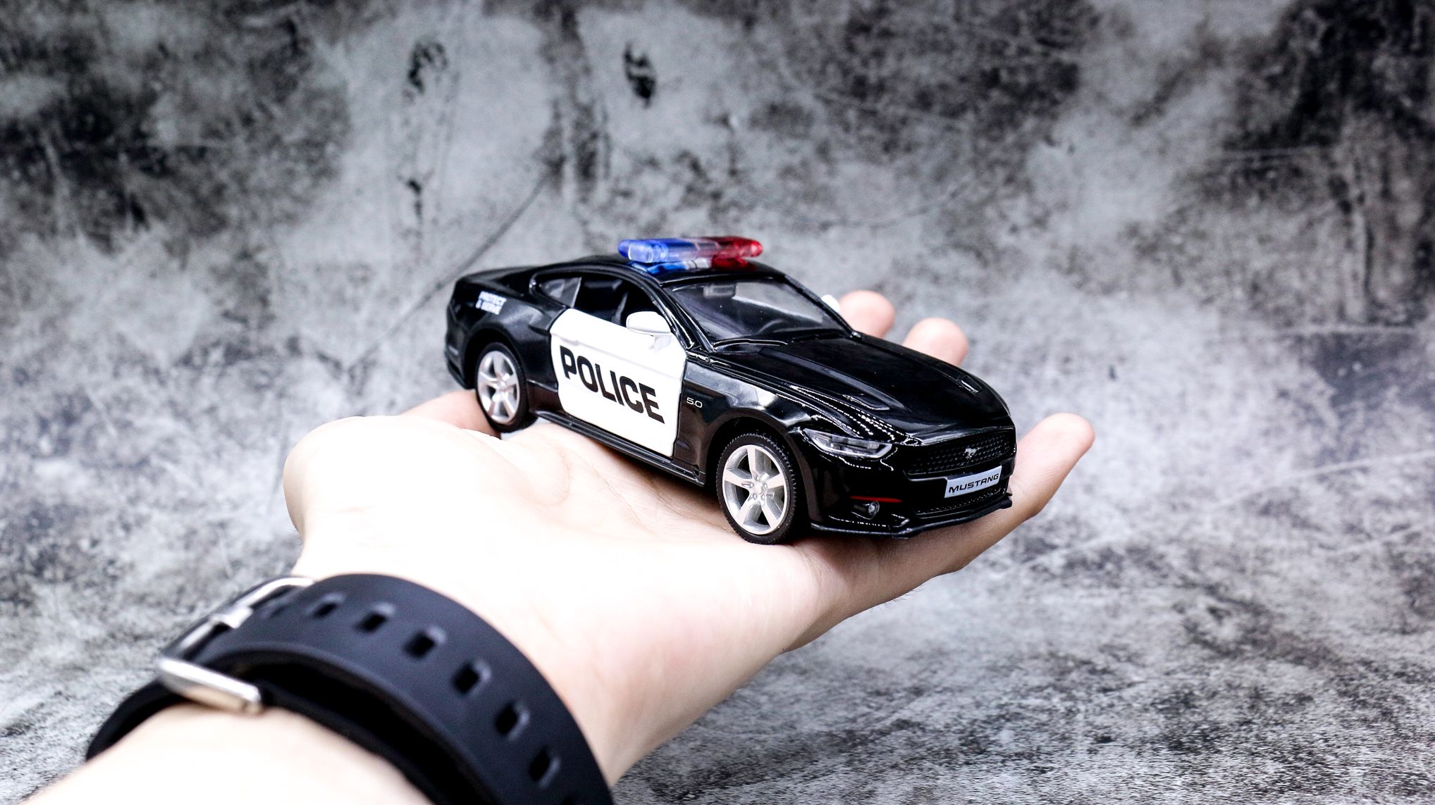  Mô hình xe Ford Mustang Police 1:36 Scale Model 7159 