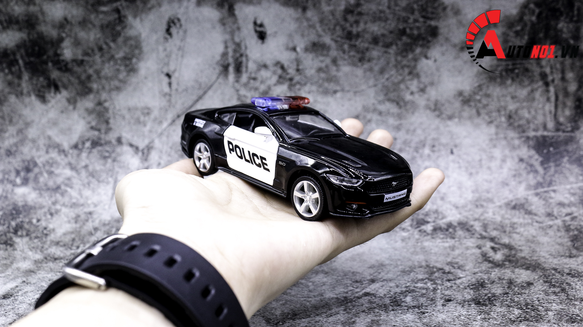  Mô hình xe Ford Mustang Police 1:36 Scale Model 7159 