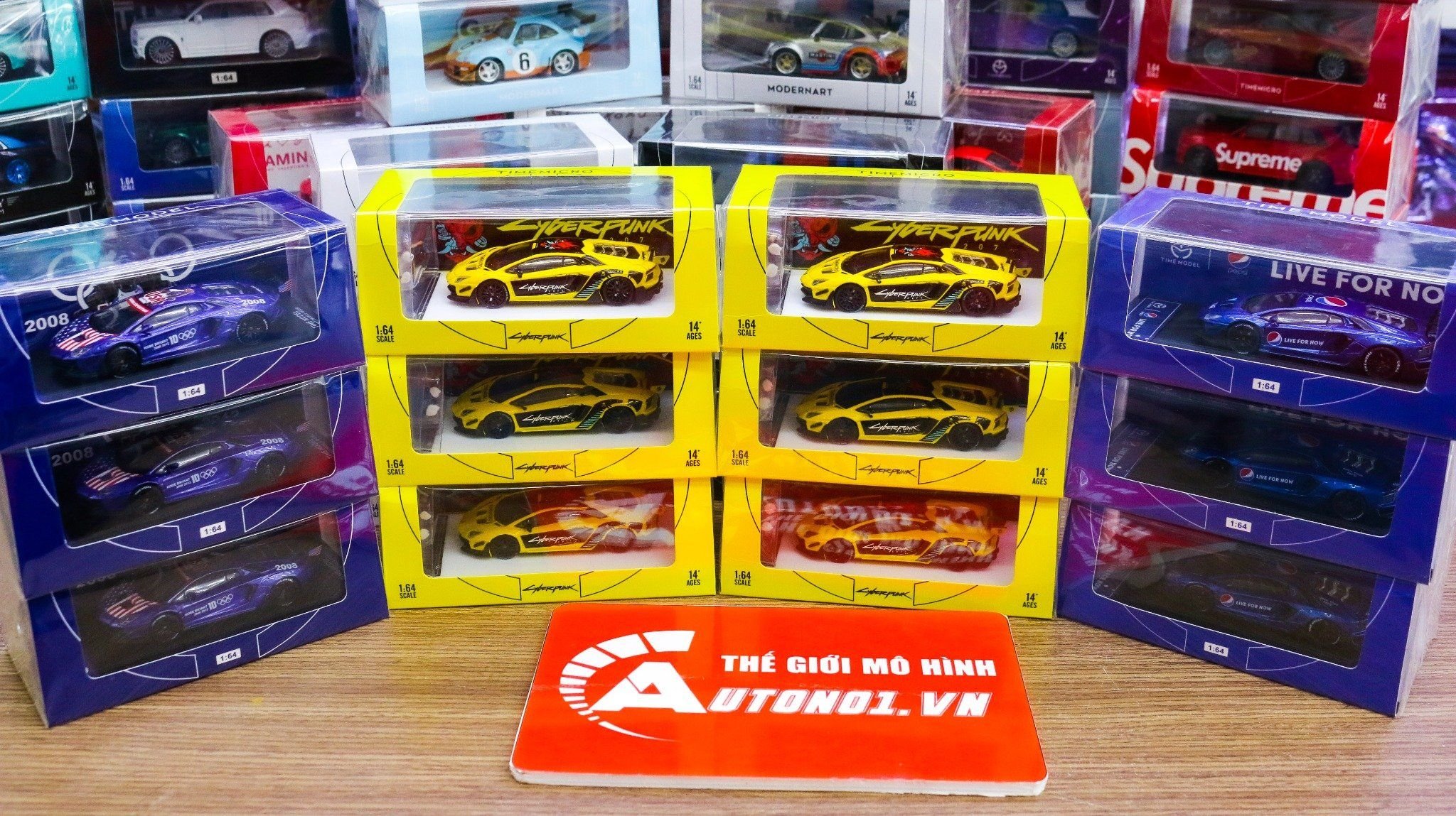  Mô hình xe BMW M4 Gulf, Pink Pig box camping tỉ lệ 1:64 Time micro 
