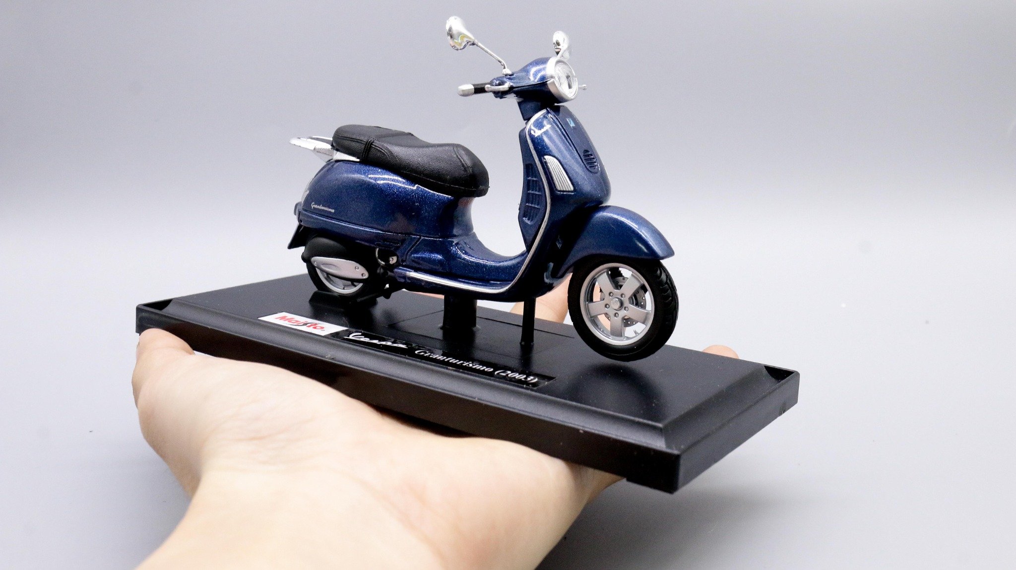  Mô hình xe Vespa granturismo 2003 1:18 Maisto 7070G 