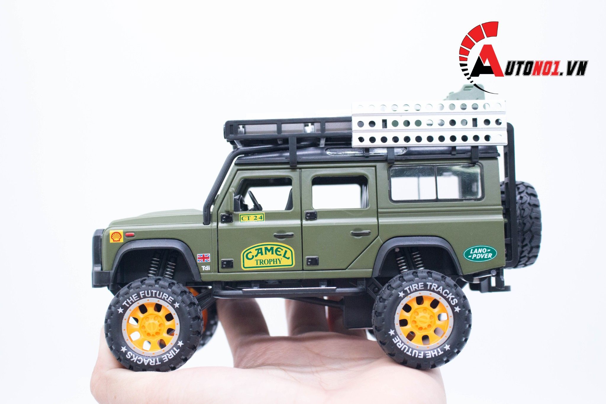  Mô hình xe Land Rover Trophy 91 Camel Army 1:28 Newao OT015 