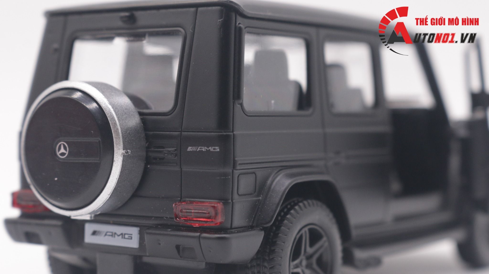  Mô hình Mercedes Benz G63 matt black tỉ lệ 1:36 Alloy OT159 