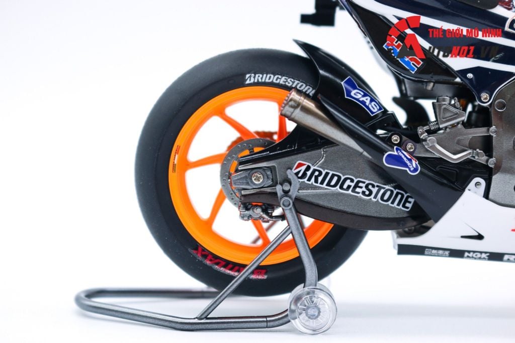 MÔ HÌNH REPSOL HONDA RC213V 2014 1:12 TAMIYA D098