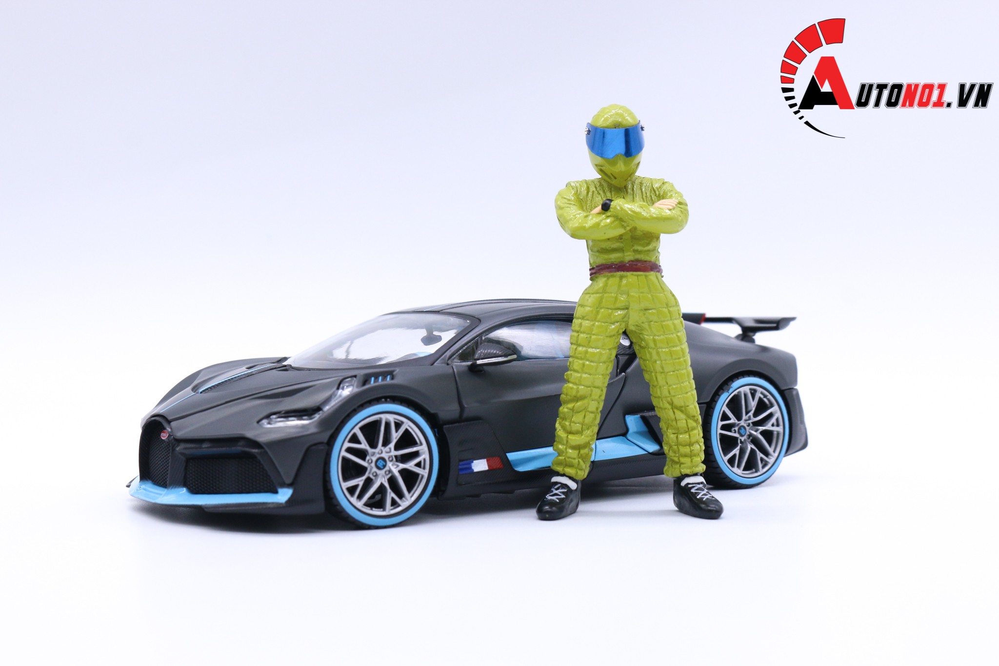 AUTONO1 STIG FIGURE GREEN 1:18 1139