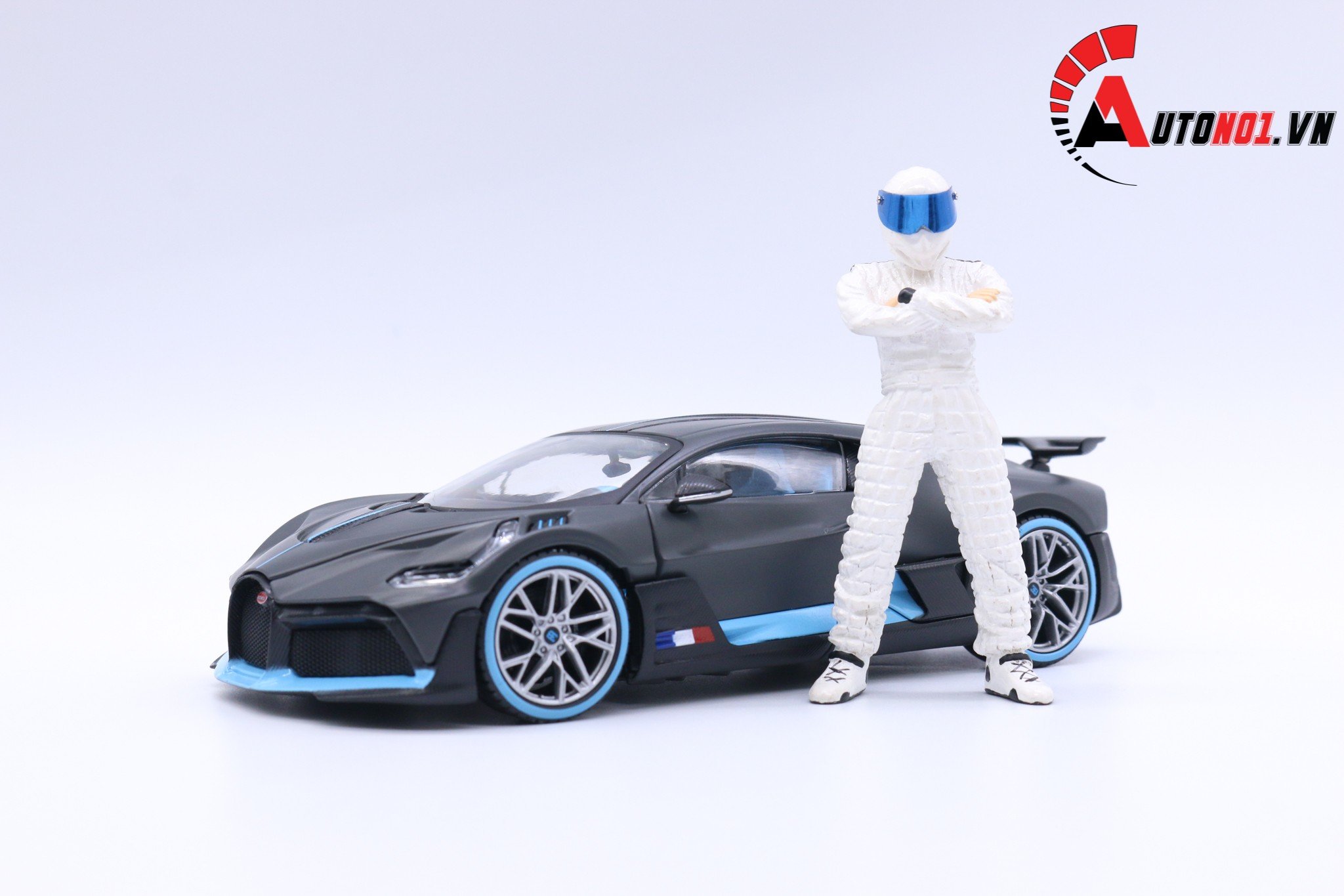 AUTONO1 STIG FIGURE WHITE 1:18 1138