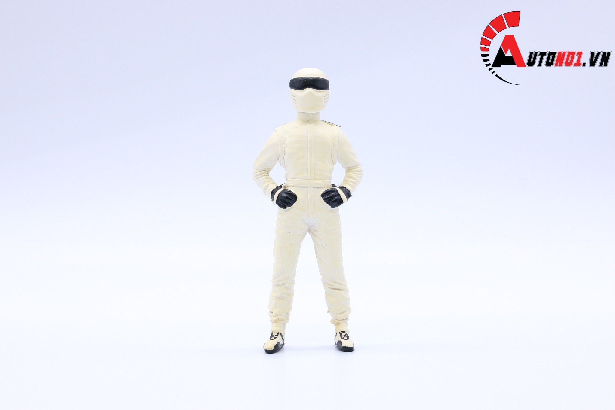  STIG TRƯNG BÀY VỚI XE 1:18 AUTONO1 1602 