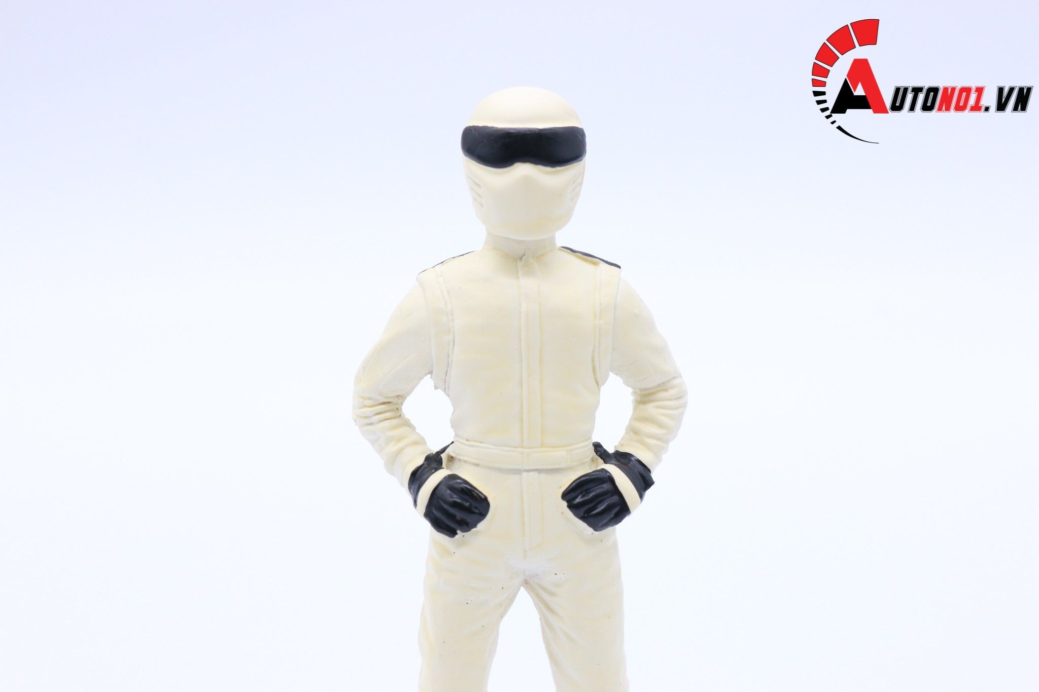  STIG TRƯNG BÀY VỚI XE 1:18 AUTONO1 1602 