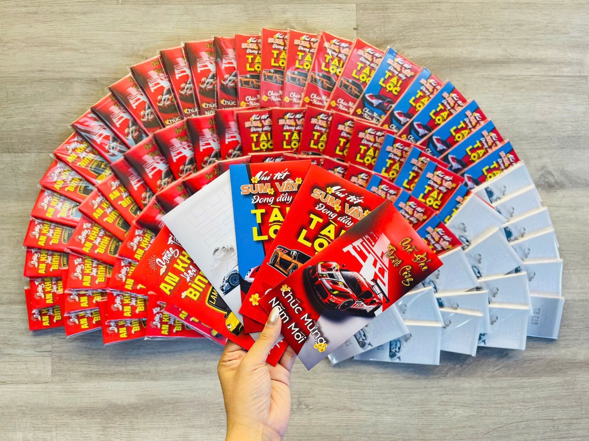  Bao lì xì hình xe kiểu bao dọc chúc mừng năm mới 2025 kích thước 8x16cm Autono1 LX008 