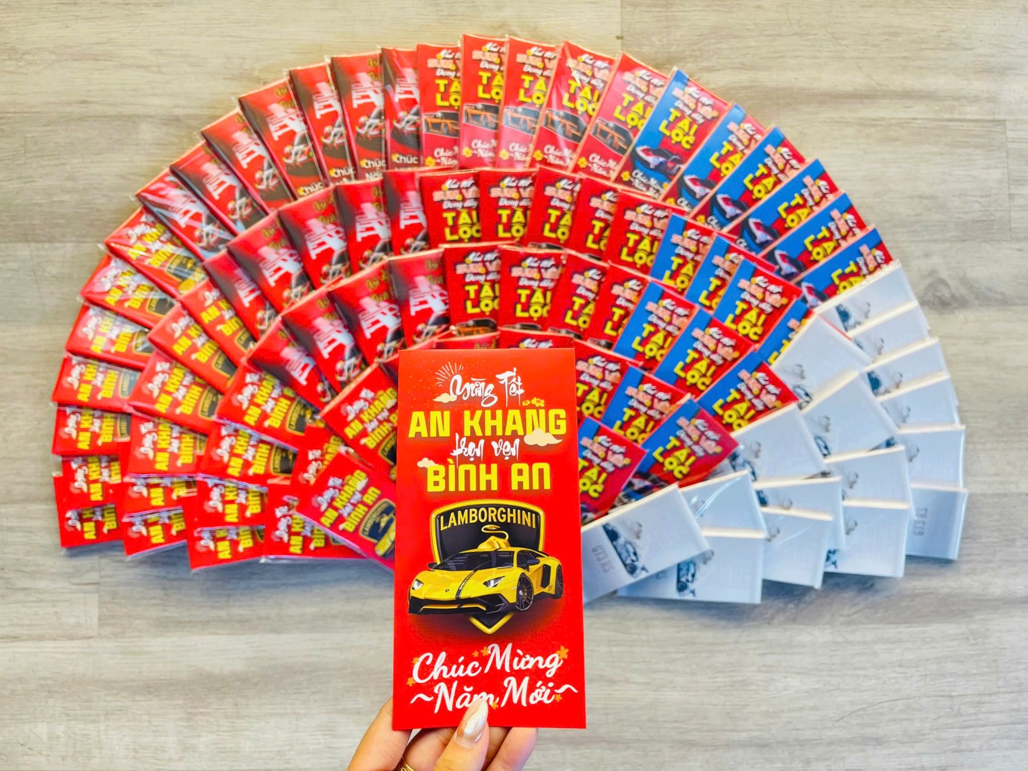  Bao lì xì hình xe kiểu bao dọc chúc mừng năm mới 2025 kích thước 8x16cm Autono1 LX008 