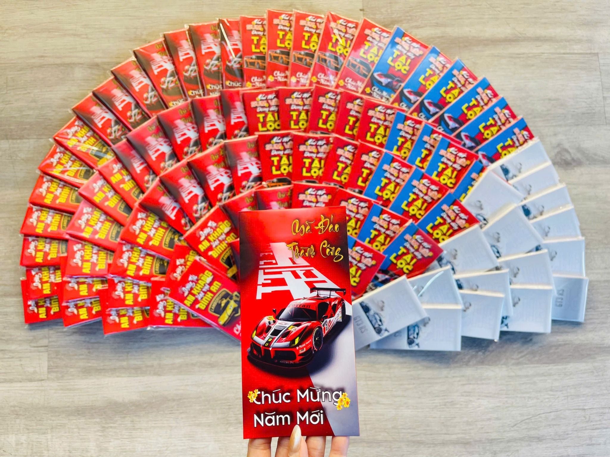  Bao lì xì hình xe kiểu bao dọc chúc mừng năm mới 2025 kích thước 8x16cm Autono1 LX008 