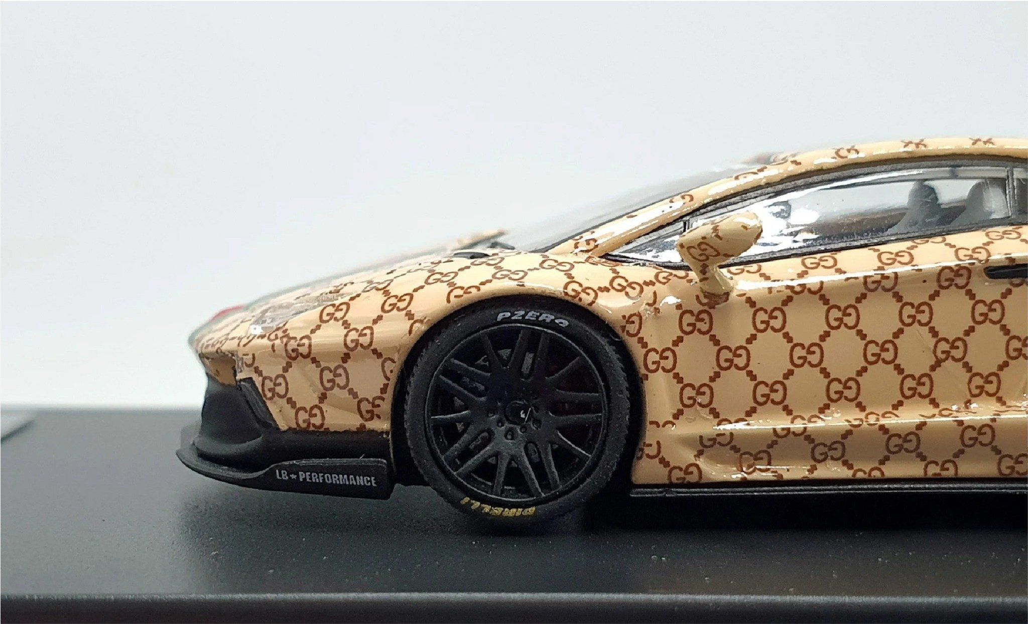  Xe mô hình Lamborghini Aventador LB*Performance Gucci 1:64 JEC J64-002-GU 