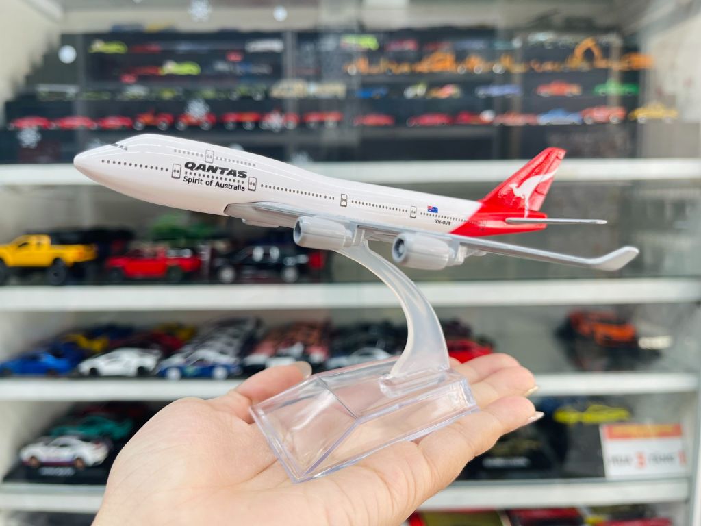 Mô hình máy bay Australia Qantas Boeing B747 16cm MB16003