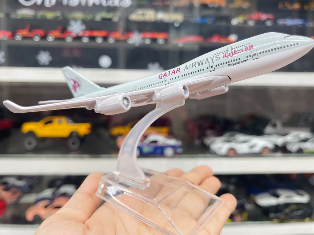 Mô hình máy bay Qatar Airways Boeing B747-400 A7-AEO 16cm MB16007