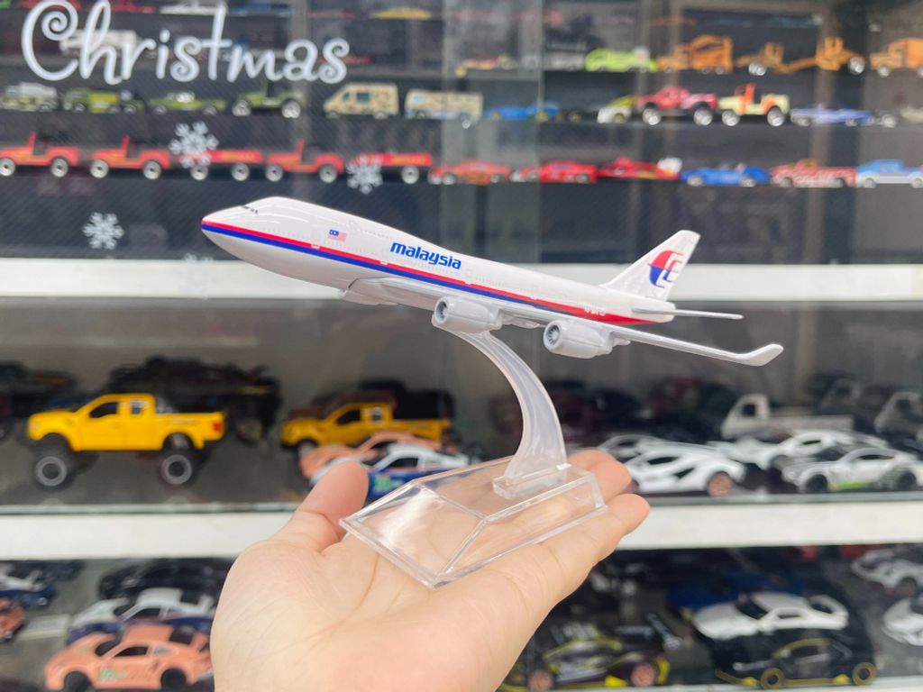 Mô hình máy bay Malaysia Airline Boeing B747 4H6 16cm MB16014